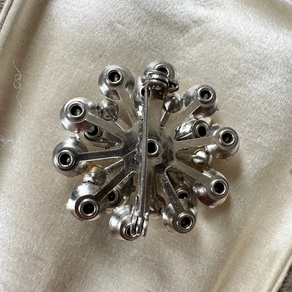 Vintage 1950s Diamante Rhinestone Pinwheel Brooch Rhodium Plated Silver Tone Pin